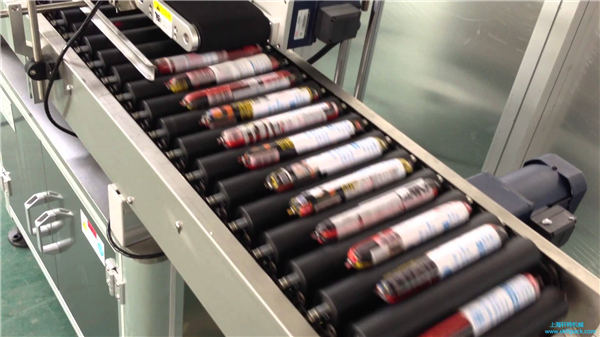 מכונת תיוג נקניקיות אוטומטית עם מזין